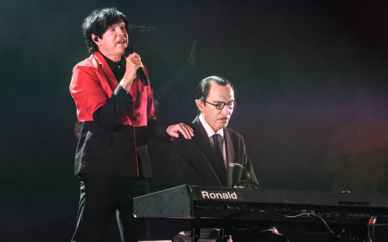 Les étincelles partagent un single fantaisiste «Jansport Backpack» et révèlent «Mad! illustration de l'album, trace et date de sortie