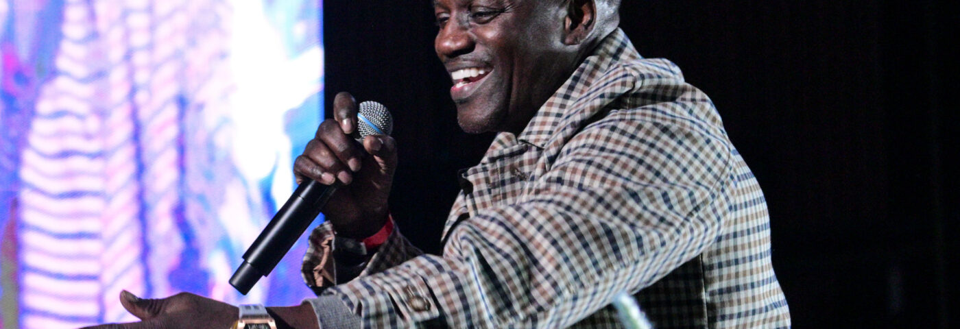 Akon 'en ce moment (Na Na Na Na)' dépasse un milliard de vues YouTube Akon 'en ce moment (Na Na Na Na)' dépasse un milliard de vues YouTube