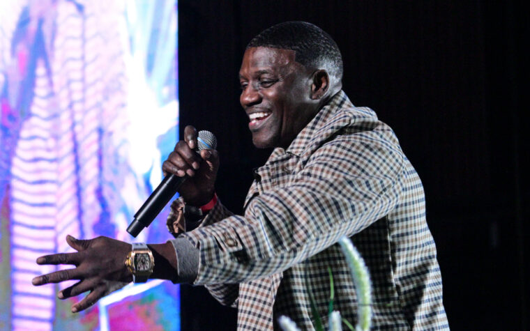 Akon 'en ce moment (Na Na Na Na)' dépasse un milliard de vues YouTube
