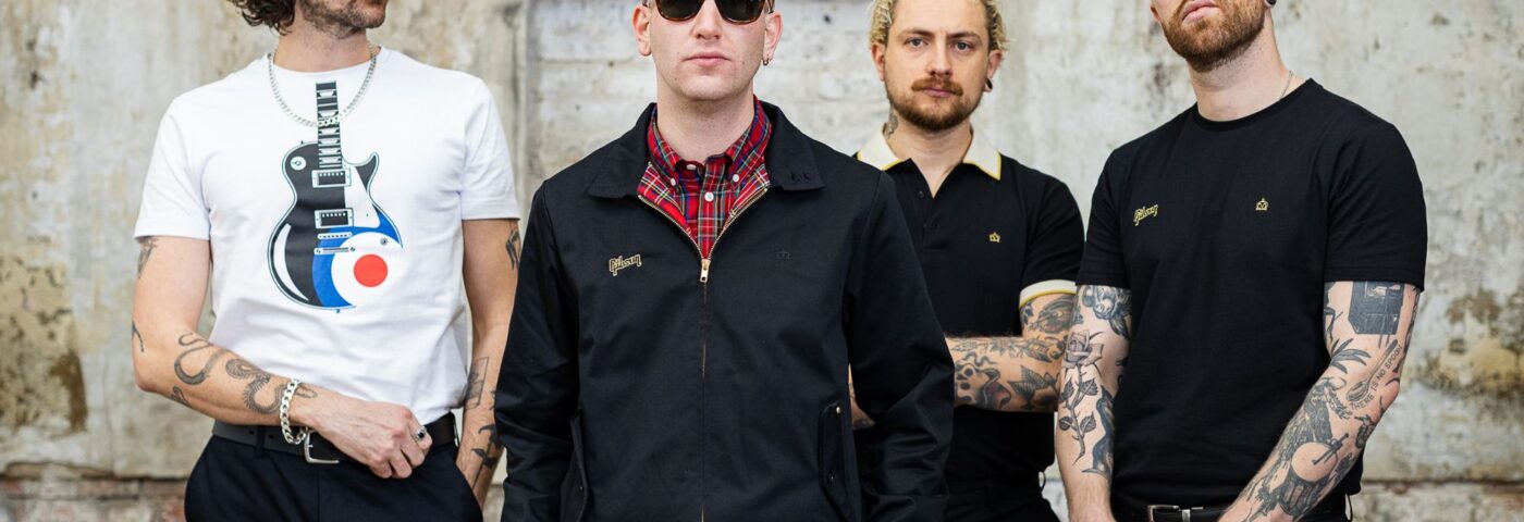 Gibson s'associe à Merc pour lancer la collection de merch inspirée du mod en édition limitée Gibson s'associe à Merc pour lancer la collection de merch inspirée du mod en édition limitée