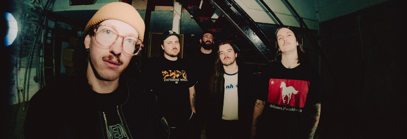 Surdimensionnaires fusionnent Shoegaze et Emo pour expulser leur chagrin