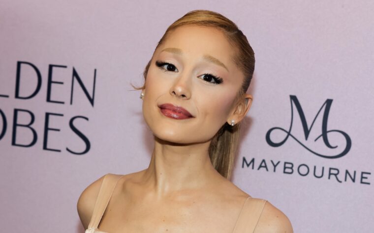 Ariana Grande suggère qu'elle est devenue "fatiguée" d'être une pop star