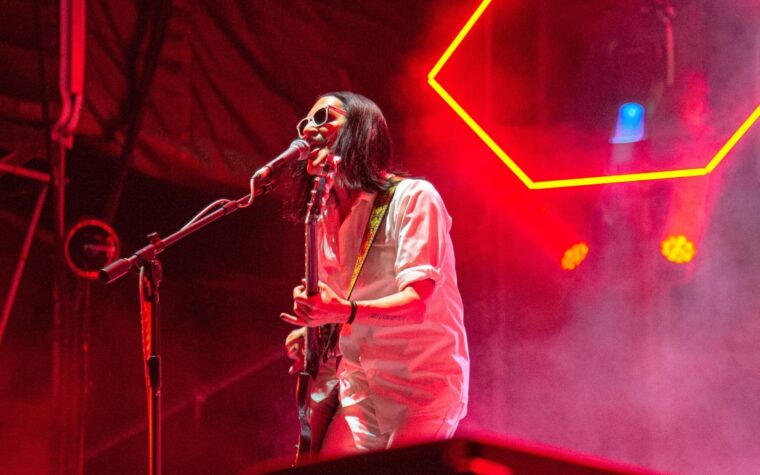 Brian Molko de Placebo a accusé d'avoir appelé le Premier ministre italien Giorgia Meloni un "faciste" et "raciste"