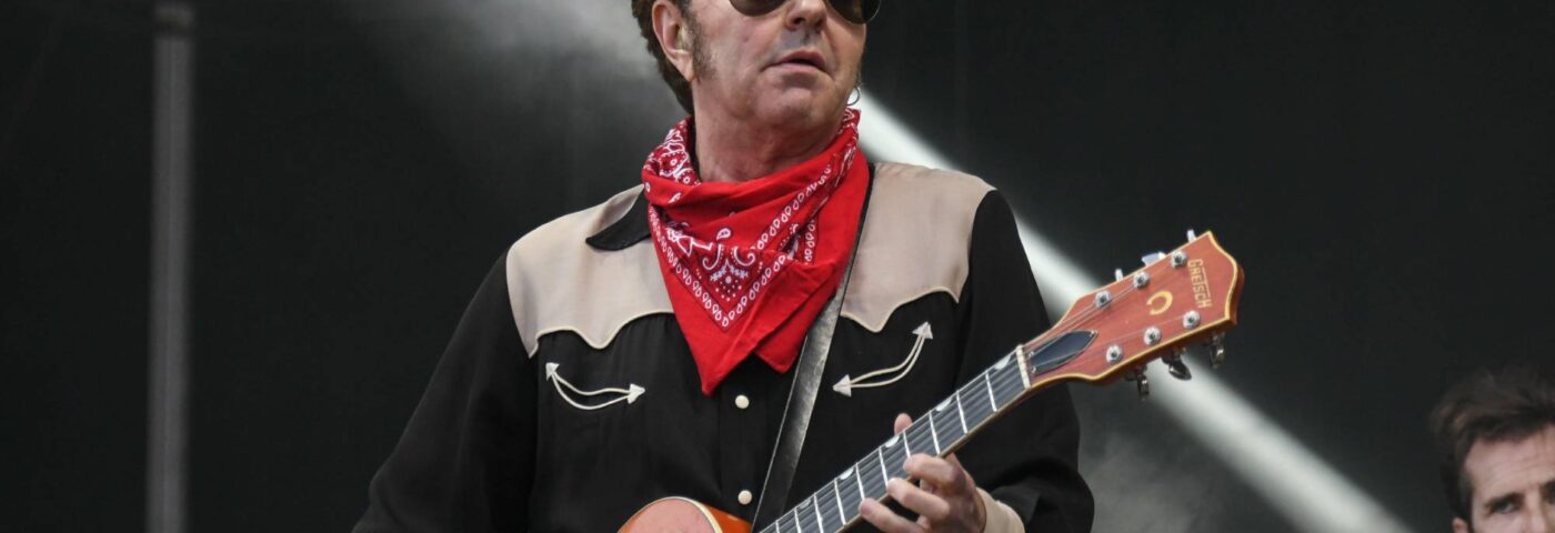 Brian Setzer de Stray Cats révèle que les maladies auto-immunes l'ont laissé incapable de jouer de la guitare