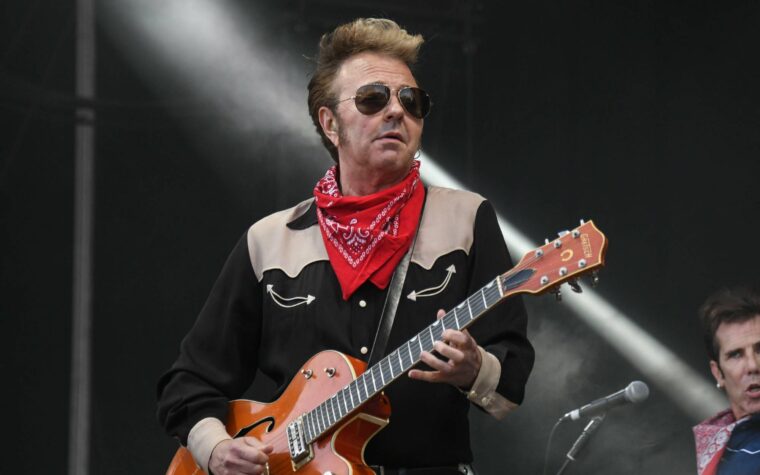 Brian Setzer de Stray Cats révèle que les maladies auto-immunes l'ont laissé incapable de jouer de la guitare