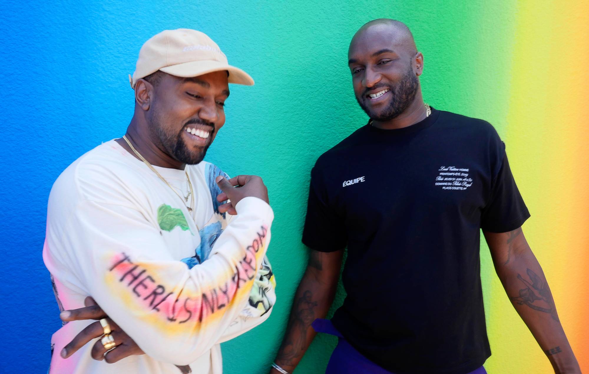 Kanye West et Virgil Abloh au premier rang (Photo de Swan Gallet / WWD / Penske Media via Getty Images)