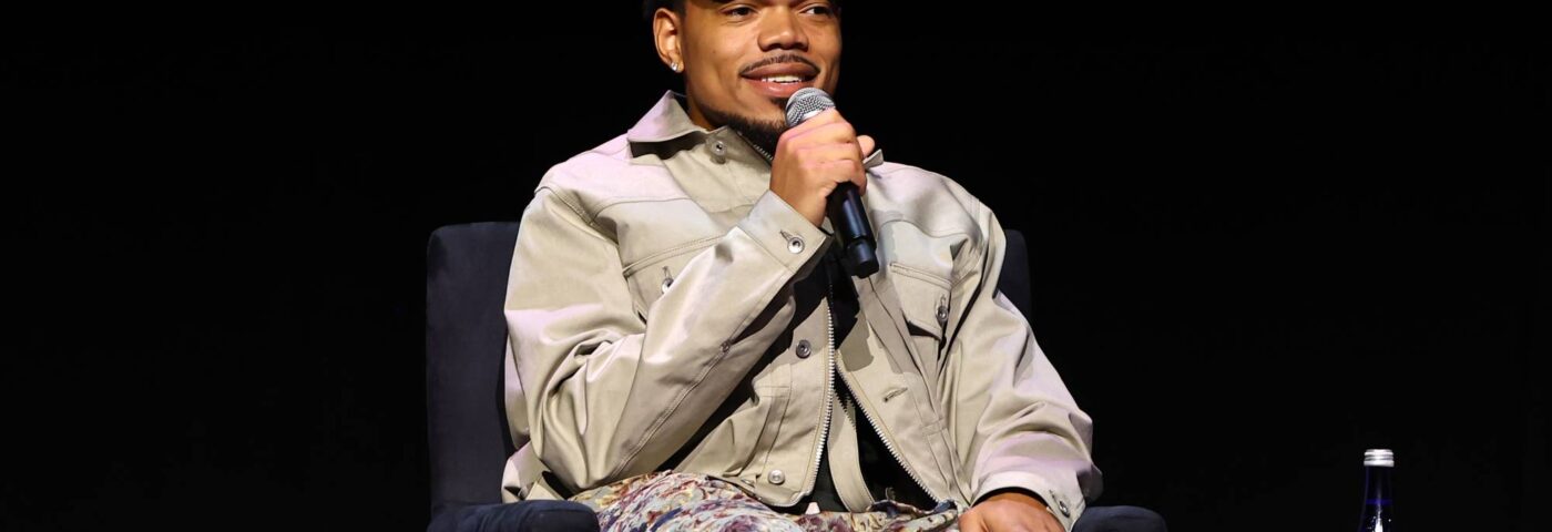 Chance que le rappeur fait l'éloge du Super Bowl Proteter: « Shoutout Soudan, Shoutout Gaza » Chance que le rappeur fait l'éloge du Super Bowl Proteter: « Shoutout Soudan, Shoutout Gaza »