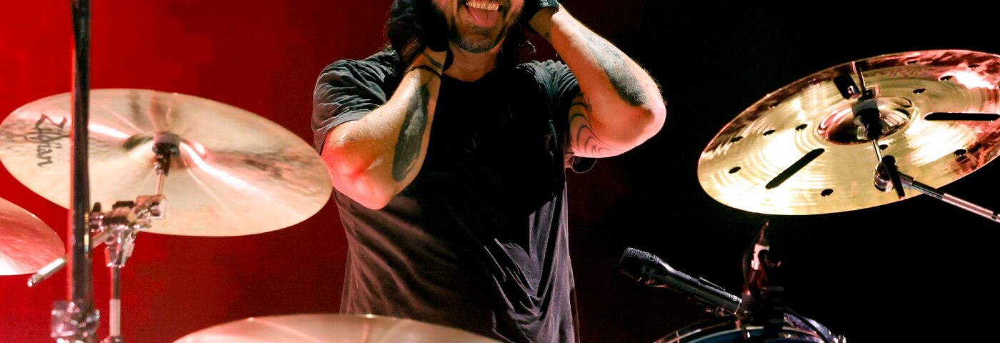 Dave Grohl pour se produire au concert d'anniversaire 'SNL 50'