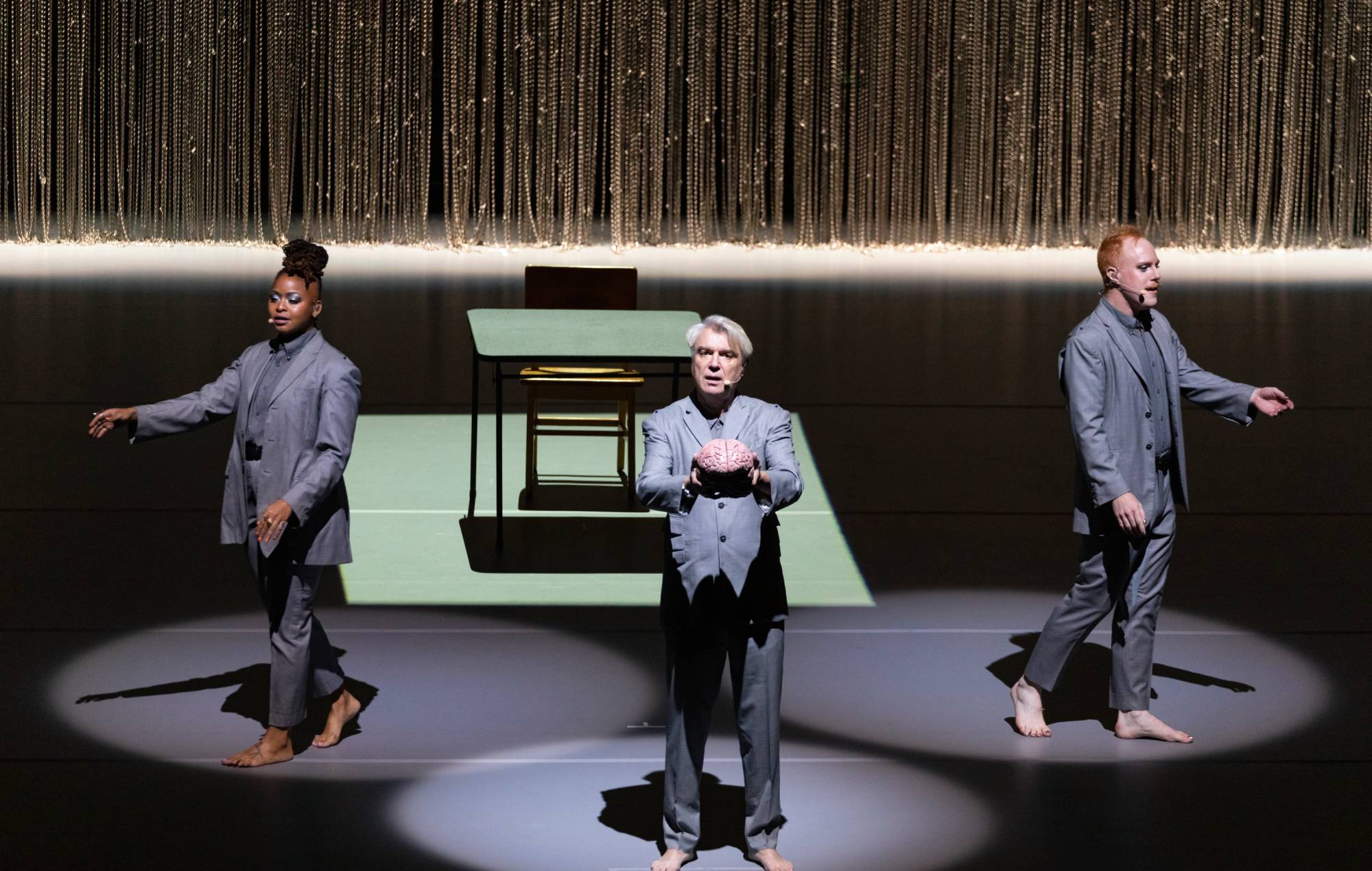 David Byrne se produit sur scène à First Direct Arena Leeds le 21 octobre 2018 à Leeds, en Angleterre. (Photo d'Andrew Benge / Getty Images)