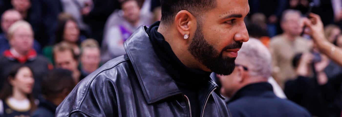 Des images virales de Drake attaquant un drone espion avec une sandale dans l'hôtel considéré comme une promo de casino