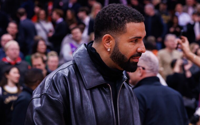 Des images virales de Drake attaquant un drone espion avec une sandale dans l'hôtel considéré comme une promo de casino