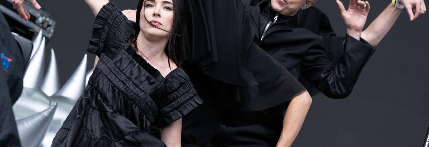 Écoutez le nouveau single poptastique de la confiance de l'homme «  I Heart You '' avec Eliza Rose Écoutez le nouveau single poptastique de la confiance de l'homme «  I Heart You '' avec Eliza Rose