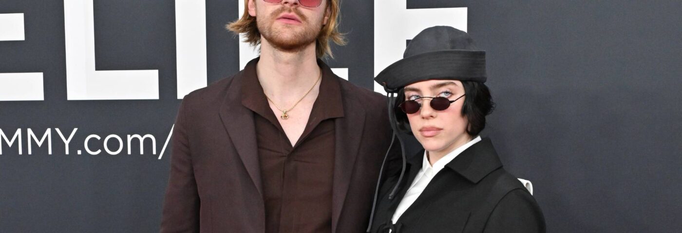 Finneas exhorte les fans à ne pas se lancer dans les « combats avec les fans d'autres artistes dans les sections de commentaires » après le snob de Billie Eilish's Grammy