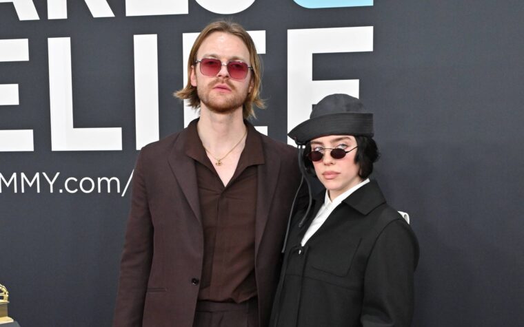 Finneas exhorte les fans à ne pas se lancer dans les "combats avec les fans d'autres artistes dans les sections de commentaires" après le snob de Billie Eilish's Grammy
