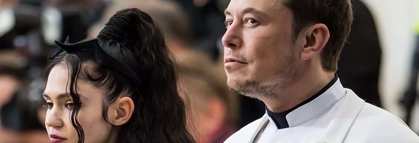 Grimes appelle Elon Musk sur X / Twitter pour « ignorer » la « crise médicale de leur enfant »