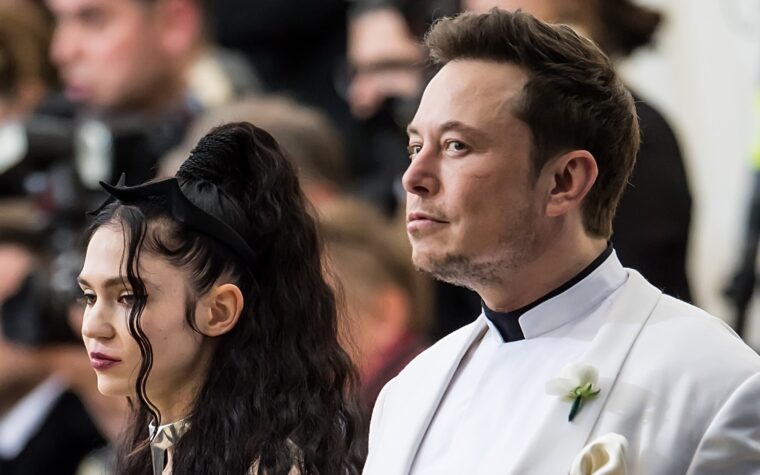 Grimes appelle Elon Musk sur X / Twitter pour "ignorer" la "crise médicale de leur enfant"