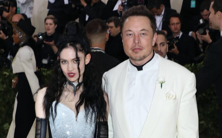 Grimes frappe à Elon Musk pour avoir défilé leur fils au bureau ovale de Trump