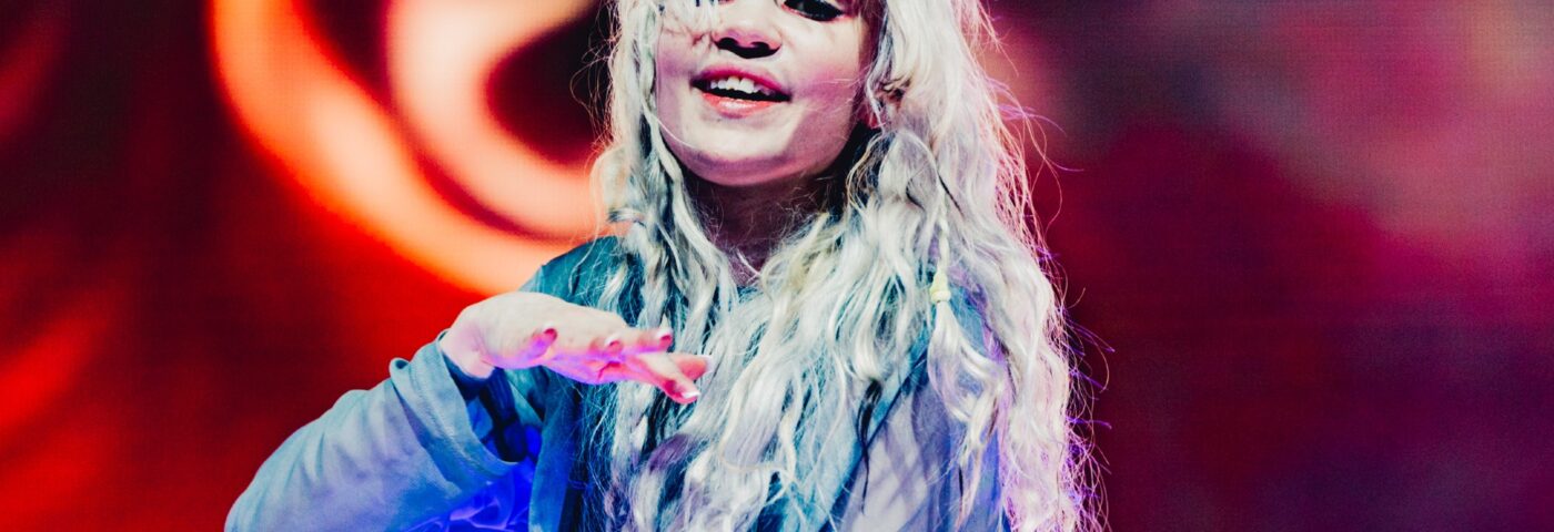 Grimes partage deux nouvelles démos