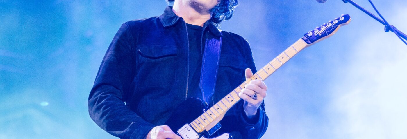 Jack White rejoint par sa fille Scarlett pour 'Archevêque Harold Holmes' au Gig New York Jack White rejoint par sa fille Scarlett pour 'Archevêque Harold Holmes' au Gig New York