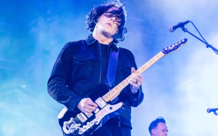 Jack White rejoint par sa fille Scarlett pour 'Archevêque Harold Holmes' au Gig New York