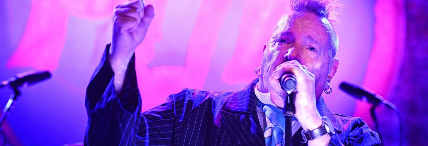 John Lydon appelle les pistolets sexuels et la tournée de Frank Carter « Karaoke » et « presque malveillant dans son intention » John Lydon appelle les pistolets sexuels et la tournée de Frank Carter « Karaoke » et « presque malveillant dans son intention »