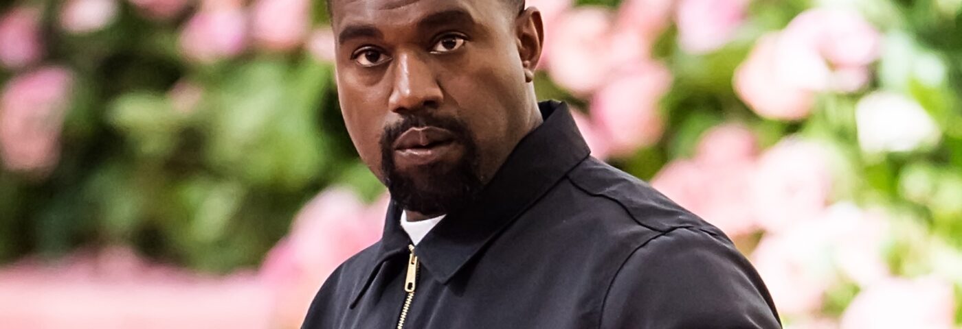 Kanye West dit qu'il avait une idée de t-shirt Swastika « depuis plus de huit ans » Kanye West dit qu'il avait une idée de t-shirt Swastika « depuis plus de huit ans »