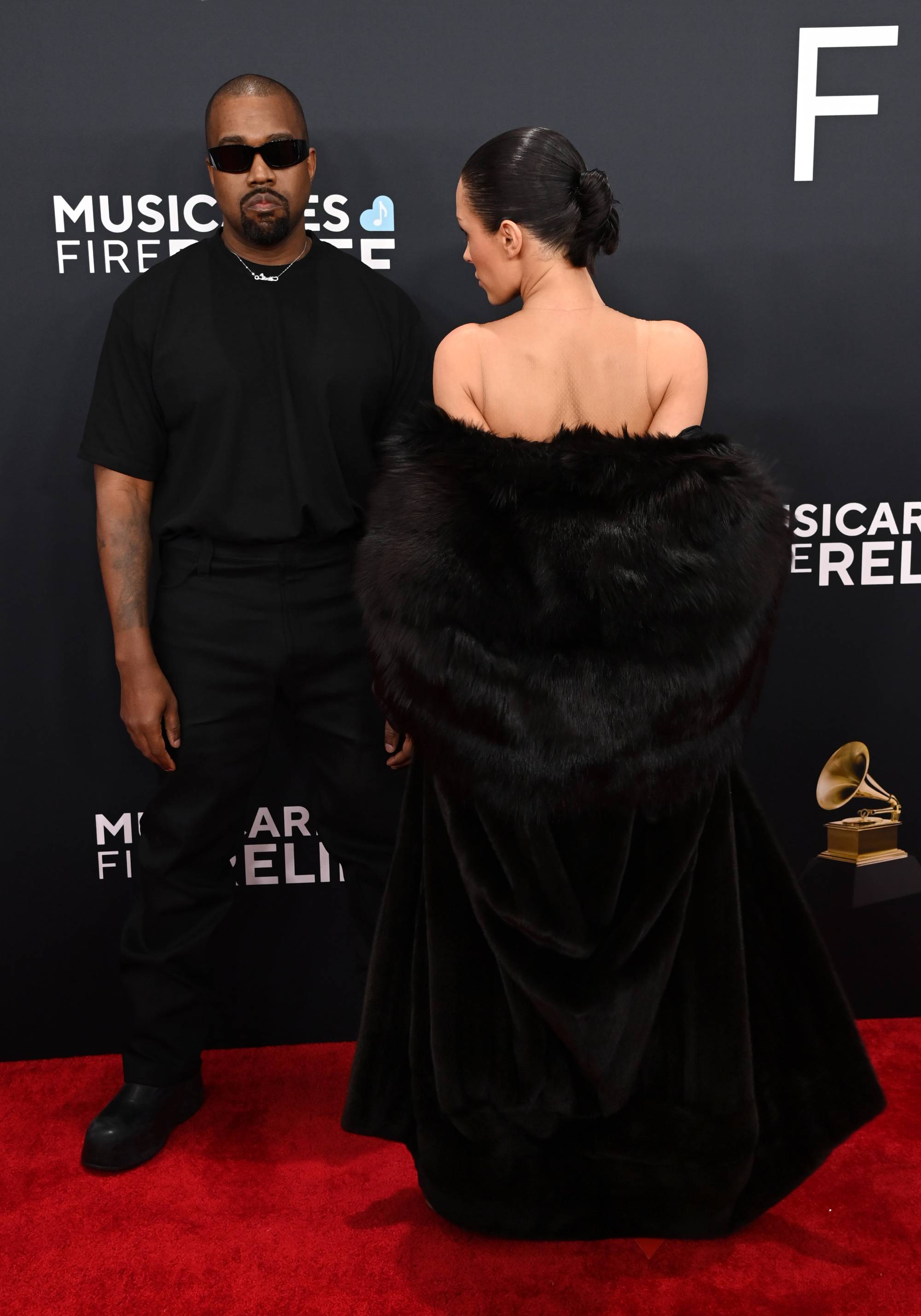 Kanye West et Bianca Censori assistent aux 67e Grammy Awards le 02 février 2025 à Los Angeles, en Californie. (Photo de Jon Kopaloff / WireImage)