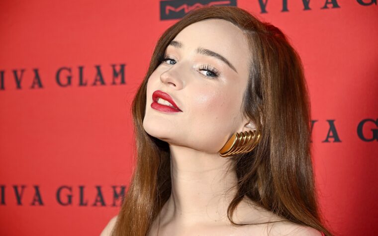 Kim Petras Records 'XXX' dans Simlish pour Sims '25e anniversaire