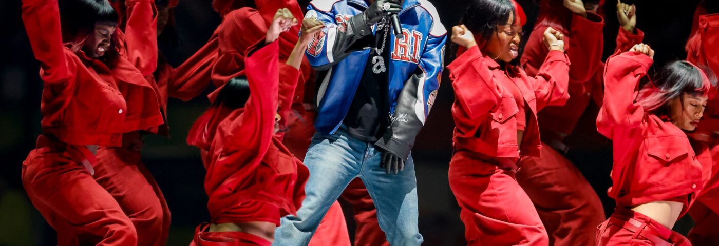 La performance du Super Bowl de Kendrick Lamar est maintenant le spectacle de mi-temps le plus regardé de tous les temps La performance du Super Bowl de Kendrick Lamar est maintenant le spectacle de mi-temps le plus regardé de tous les temps