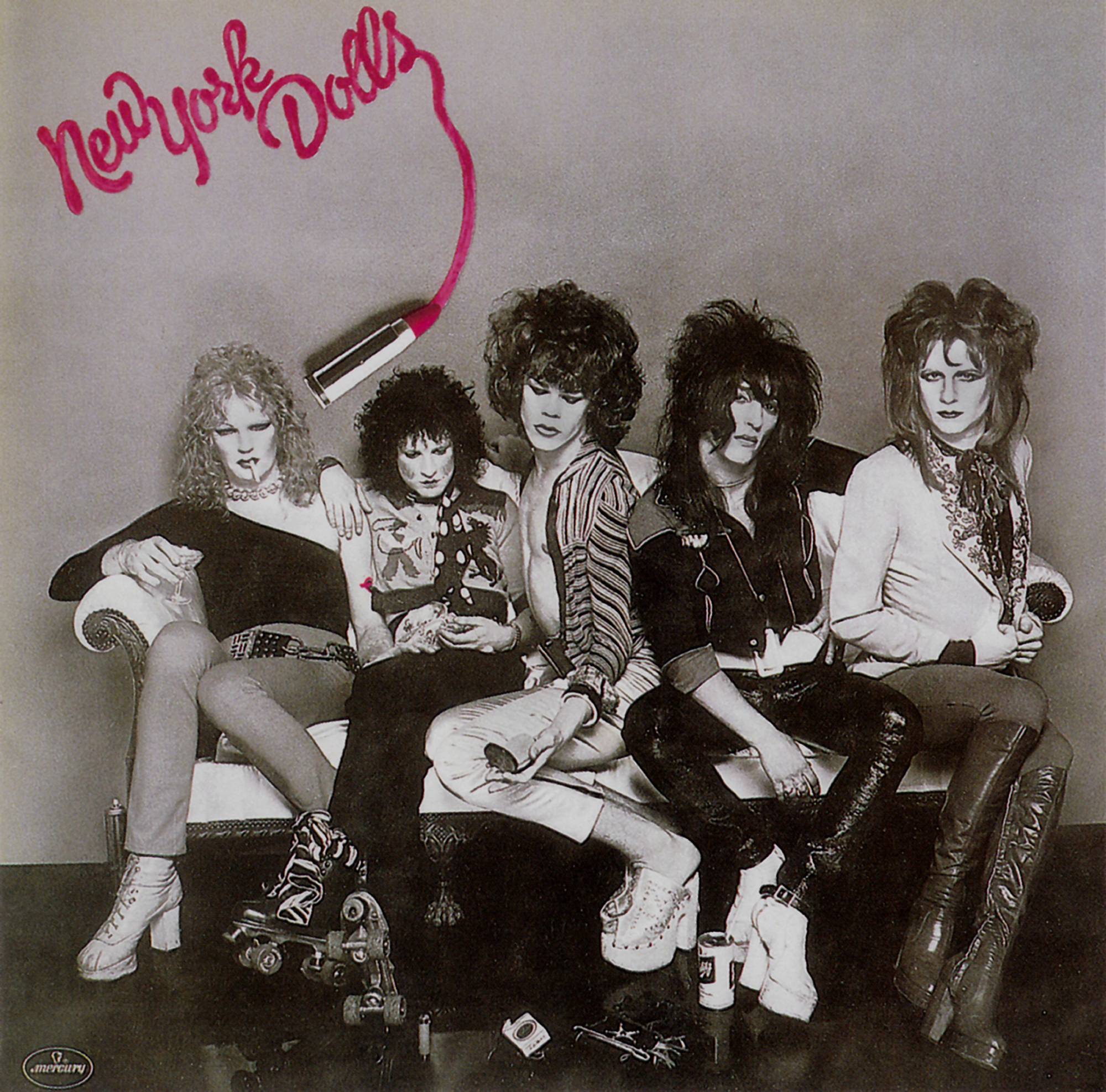 La couverture de l'album pour le premier album éponyme de New York Dolls sorti par Mercury Records. (Photo de Toshi Matsuo / Mercury Records / Getty Images)
