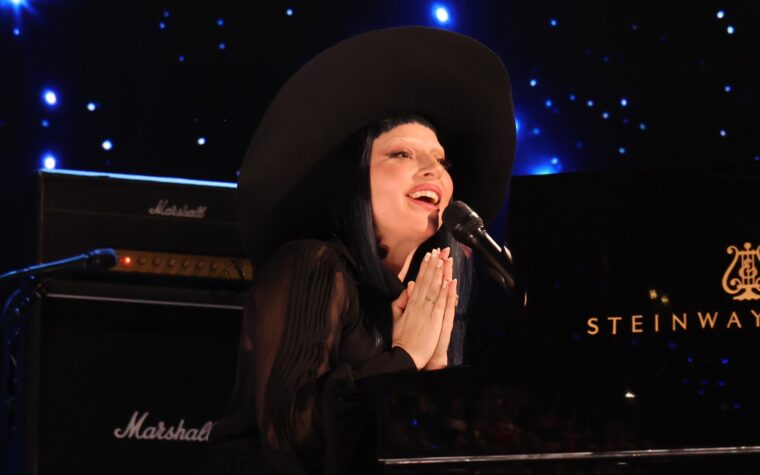 Lady Gaga confirme que la suite «téléphone» se produit toujours