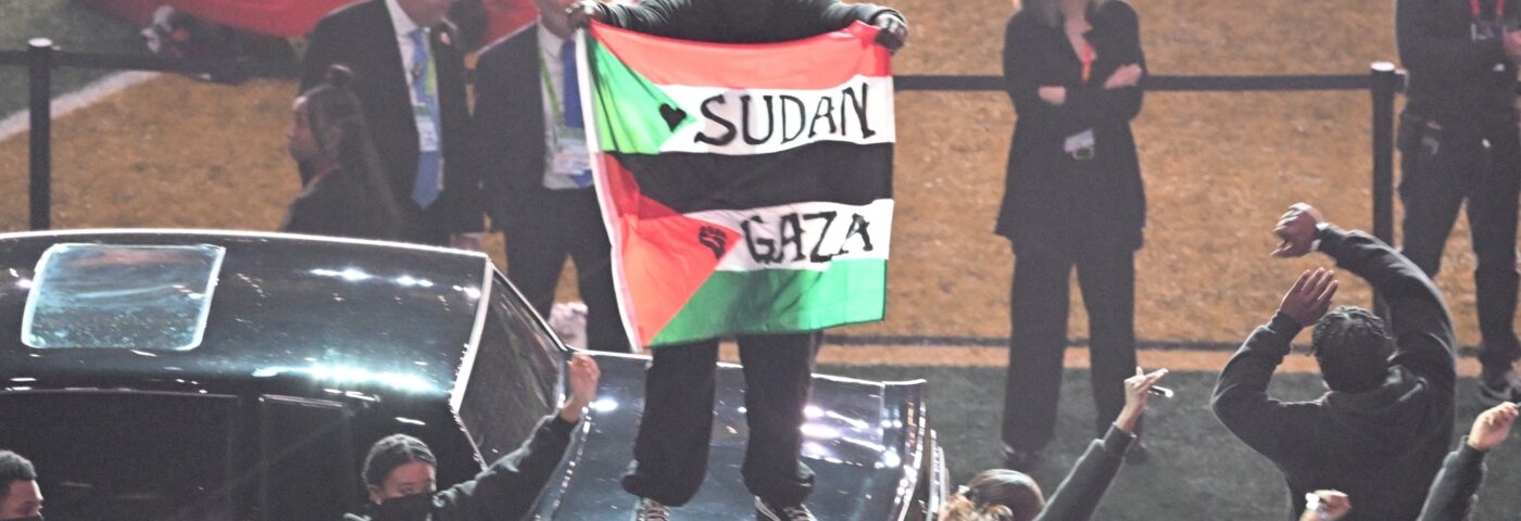 Le danseur qui a agité le drapeau de la Palestine pendant le Super Bowl de Kendrick Lamar ne fera pas face à des charges