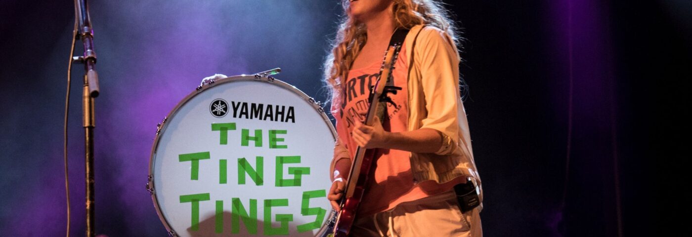 Les Ting Tings annoncent le nouvel album 'Home' avec le single inspiré des années 70 'Good People Do Bad Things'