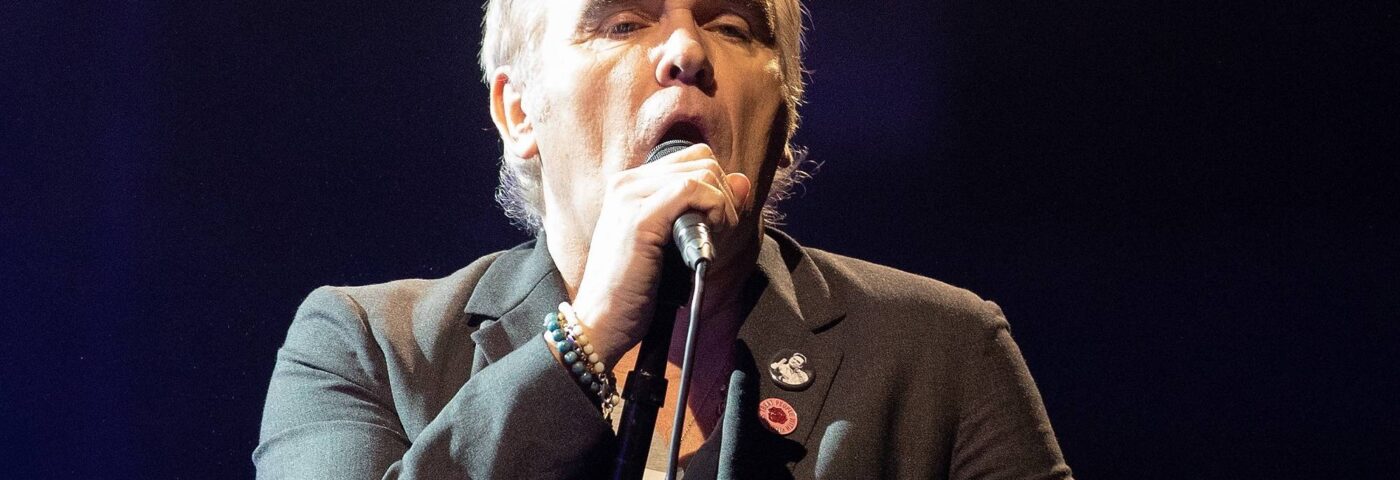 Les fans de Morrissey réagissent au prix de 2025 billets de tournée au Royaume-Uni et en Irlande Les fans de Morrissey réagissent au prix de 2025 billets de tournée au Royaume-Uni et en Irlande