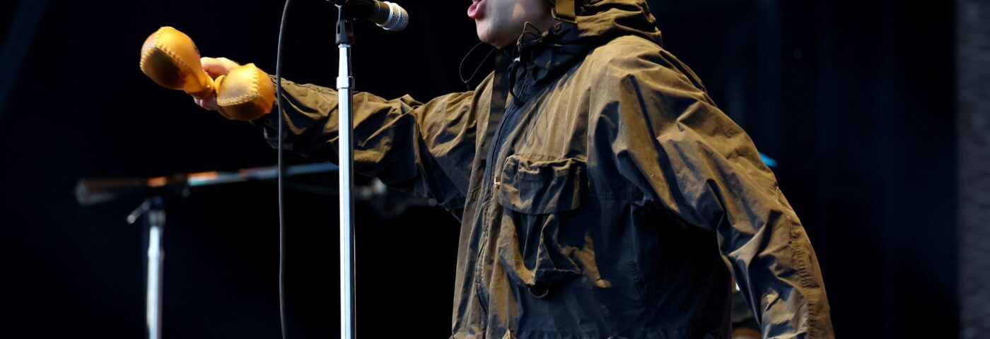 Liam Gallagher répond aux milliers de billets d'Oasis annulés, s'exprime sur des chances d'invités spéciaux rejoignant le groupe sur scène Liam Gallagher répond aux milliers de billets d'Oasis annulés, s'exprime sur des chances d'invités spéciaux rejoignant le groupe sur scène