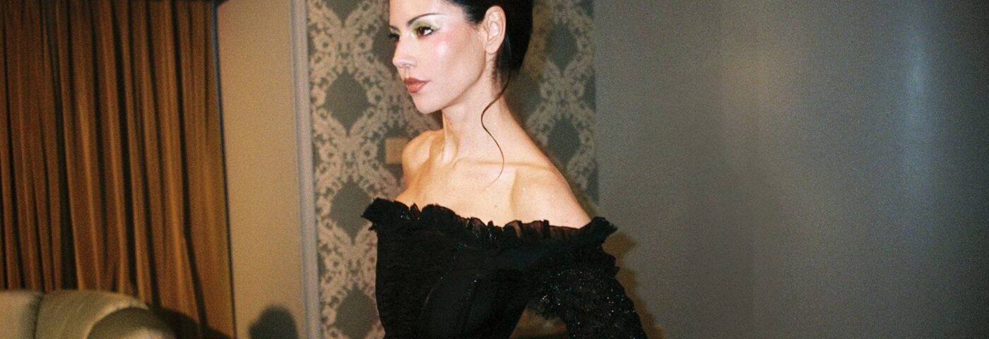 Marina revient avec un seul single «papillon»