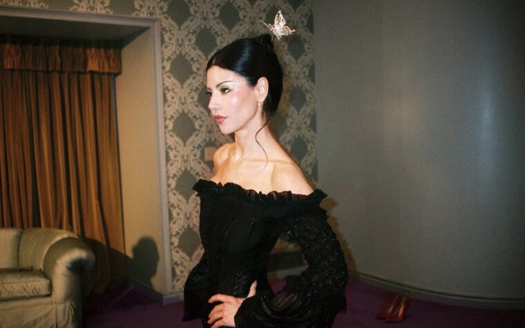 Marina revient avec un seul single «papillon»