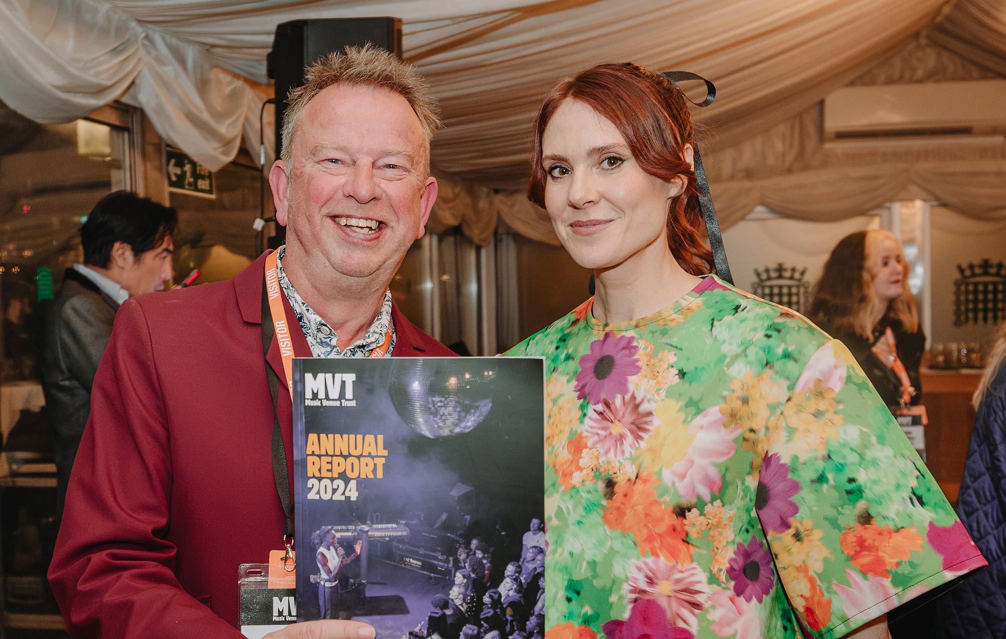 Le PDG de MVT, Mark Davyd et Kate Nash, lors du lancement du rapport annuel du Music Line Trust pour 2024. Crédit: Music Venue Trust / Press