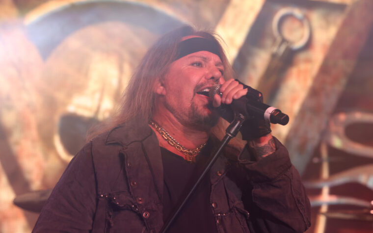 Mötley Crüe partage la déclaration après l'avion de Vince Neil impliqué dans un accident mortel
