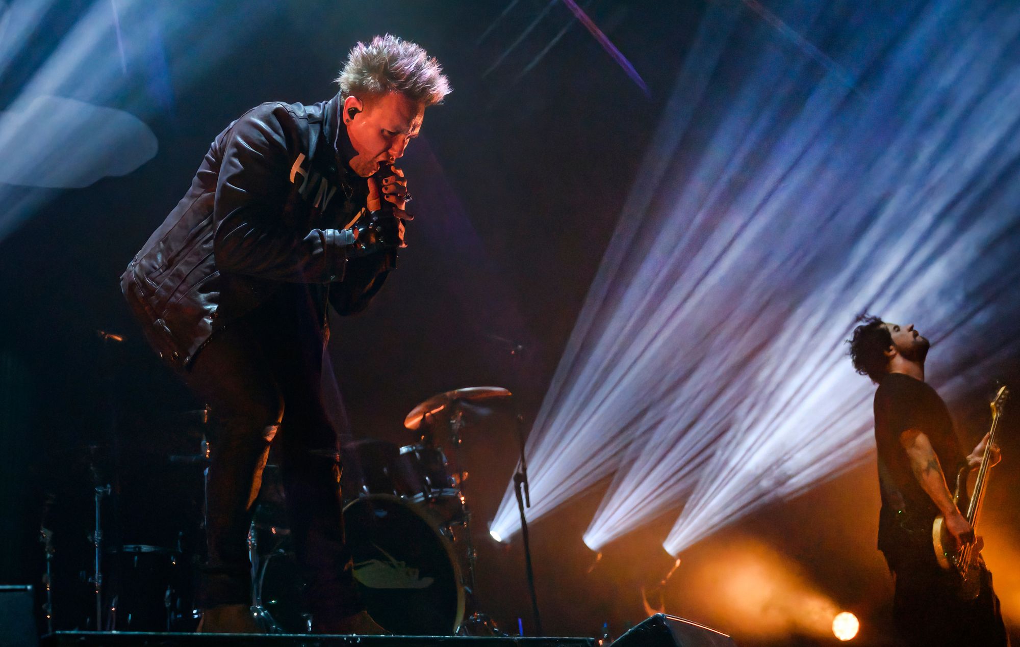 Jacoby Shaddix de Papa Roach se produit en direct