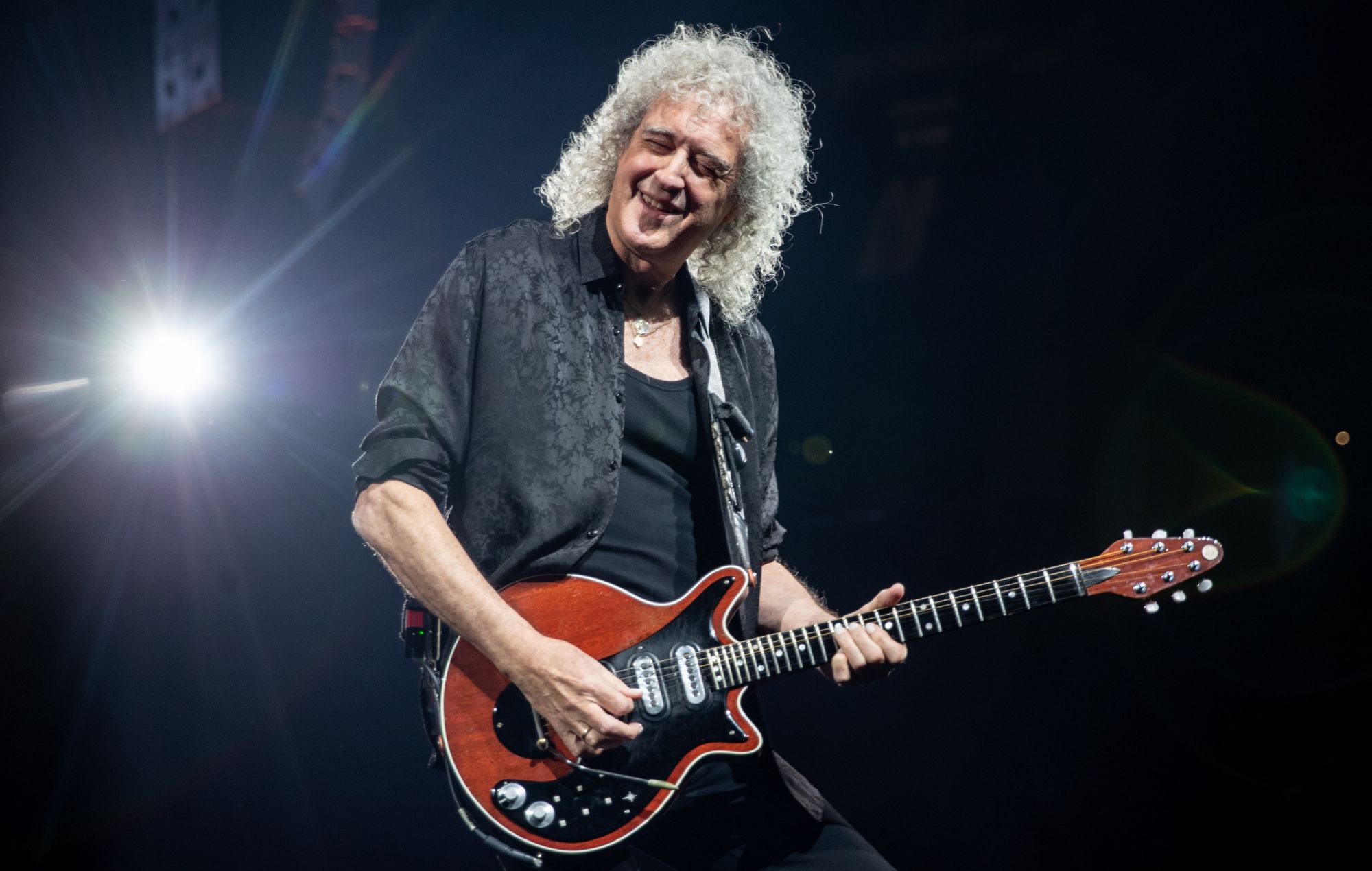 Brian May of Queen se produit en direct en 2023