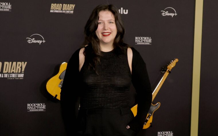 Regardez Lucy Dacus faire ses débuts sur de nouvelles chansons de `` Forever Is A Feeling 'Live in Brooklyn