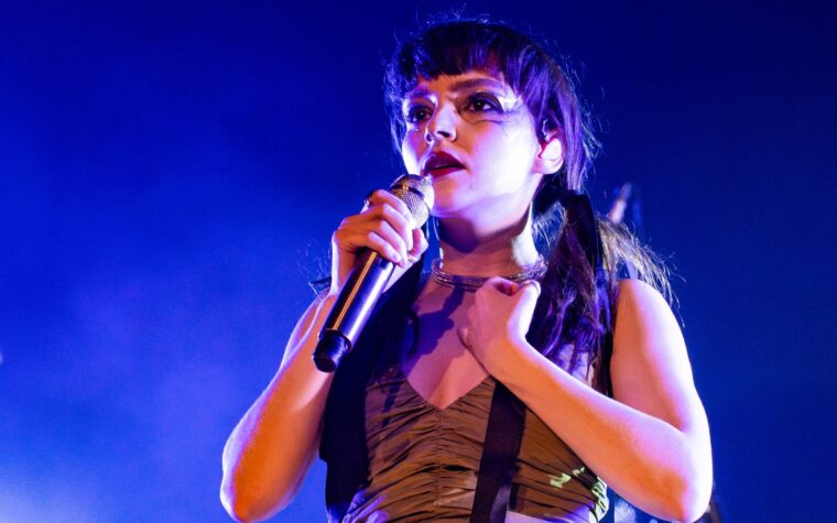 Regardez la tendre couverture tendre de Chvrches de Lauren Mayberry de la «Sypice Sweet Sweet» de la Verve »