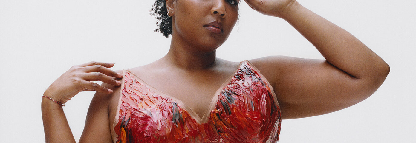Regardez le clip vidéo pour le single de retour du rock indie funky de Lizzo 'Love in Real Life'