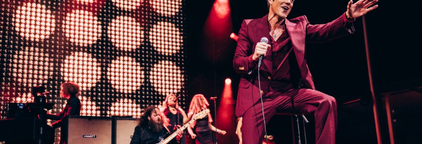 Regardez les tueurs couvrir le «centre de champ» de John Fogerty au Festival des manches 2025