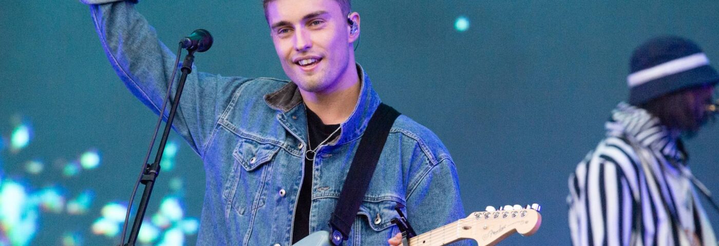 Sam Fender a actuellement vendu le reste du Top 10 du Royaume Sam Fender a actuellement vendu le reste du Top 10 du Royaume