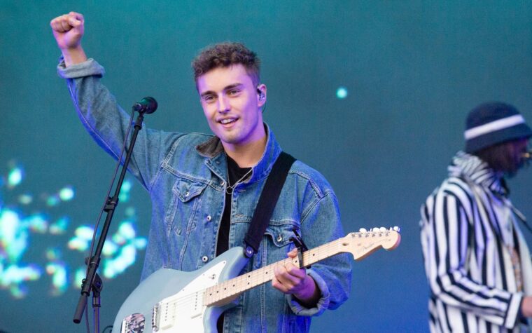 Sam Fender a actuellement vendu le reste du Top 10 du Royaume