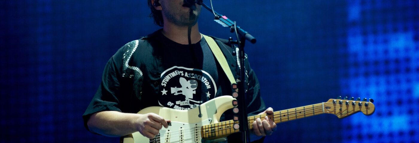 Sam Fender continue de taquiner un autre nouvel album, dit qu'il est « désespéré » pour faire un album punk Sam Fender continue de taquiner un autre nouvel album, dit qu'il est « désespéré » pour faire un album punk