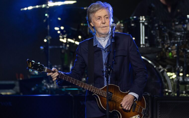 Voici ce que Paul McCartney a joué quand il a "bercé" son minuscule émission de New York hier soir