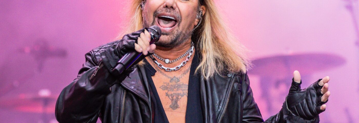 Mötley Crüe reporte la résidence à Las Vegas alors que Vince Neil se prépare à la procédure médicale Mötley Crüe reporte la résidence à Las Vegas alors que Vince Neil se prépare à la procédure médicale